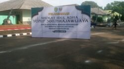 PELAKSANAAN SHOLAT IDUL ADHA YONIF 300/BRAJAWIJAYA SEKALIGUS PEMOTONGAN KURBAN