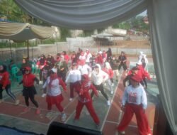 MEMERIAHKAN HUT RI KE 80 KARANG TARUNA DESA SARAMPAD GELAR JALAN SEHAT