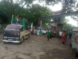 RIBUAN GURU NGAJI DAN SANTRI GERUDUK PENDOPO