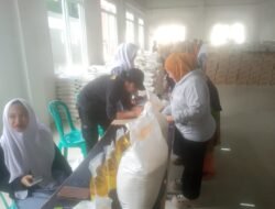 1.016 Keluarga di Sarampad Terima Beras & Minyak Goreng: “Bantuan Ini Sangat Membantu, Terima Kasih Pak Kades” !