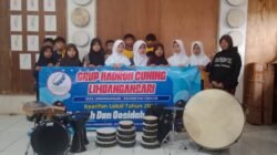Terima Bantuan Kearifan Lokal Tahun 2025, Grup Hadroh Cuning Makin Semangat.