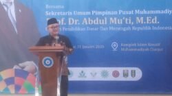 Menteri Pendidikan Dasar dan Menengah Republik Indonesia resmikan gedung Klinik PKU dalam acara Milad Muhammadiyah yang ke 113